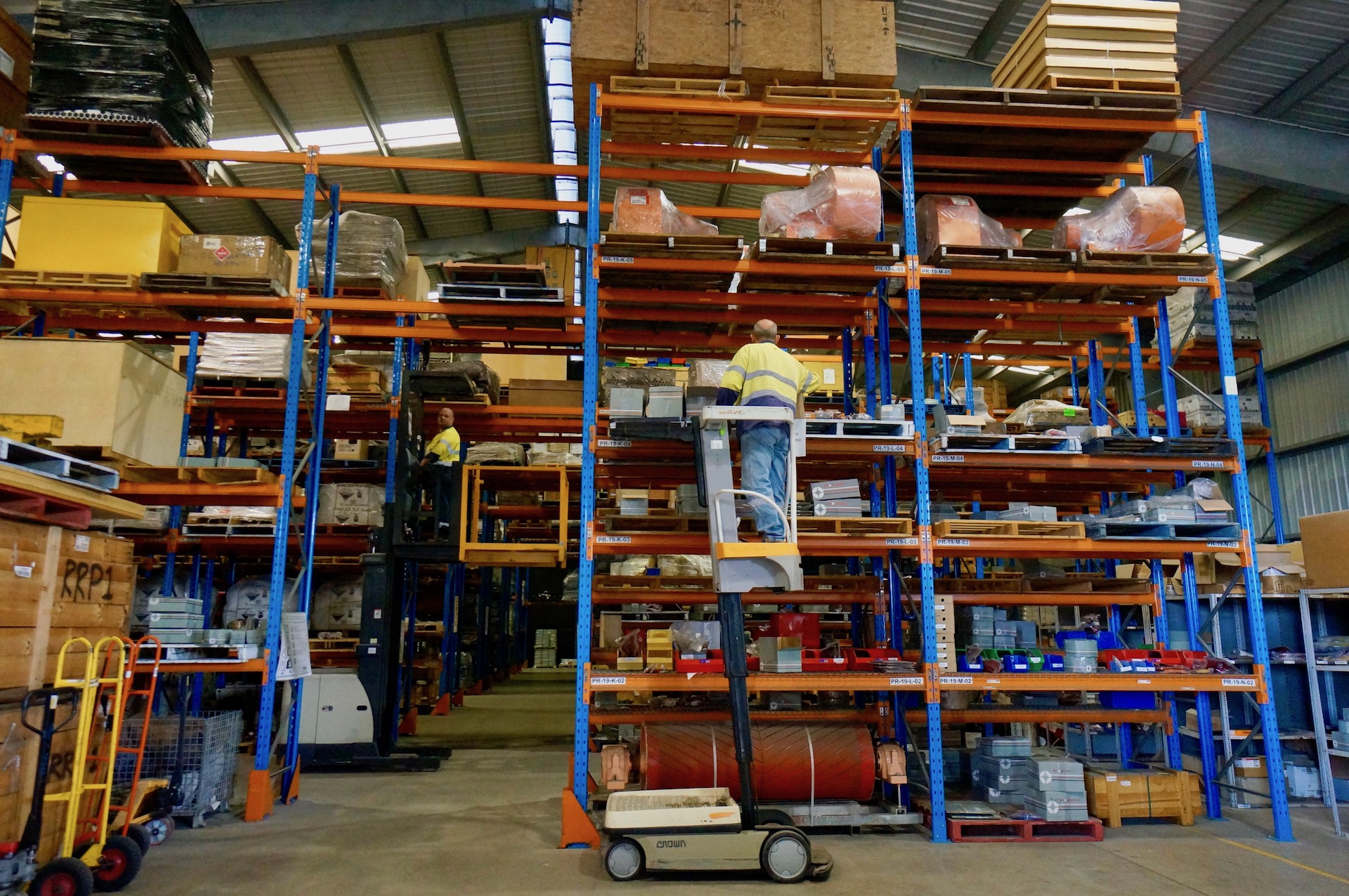 Warehouse racks system
